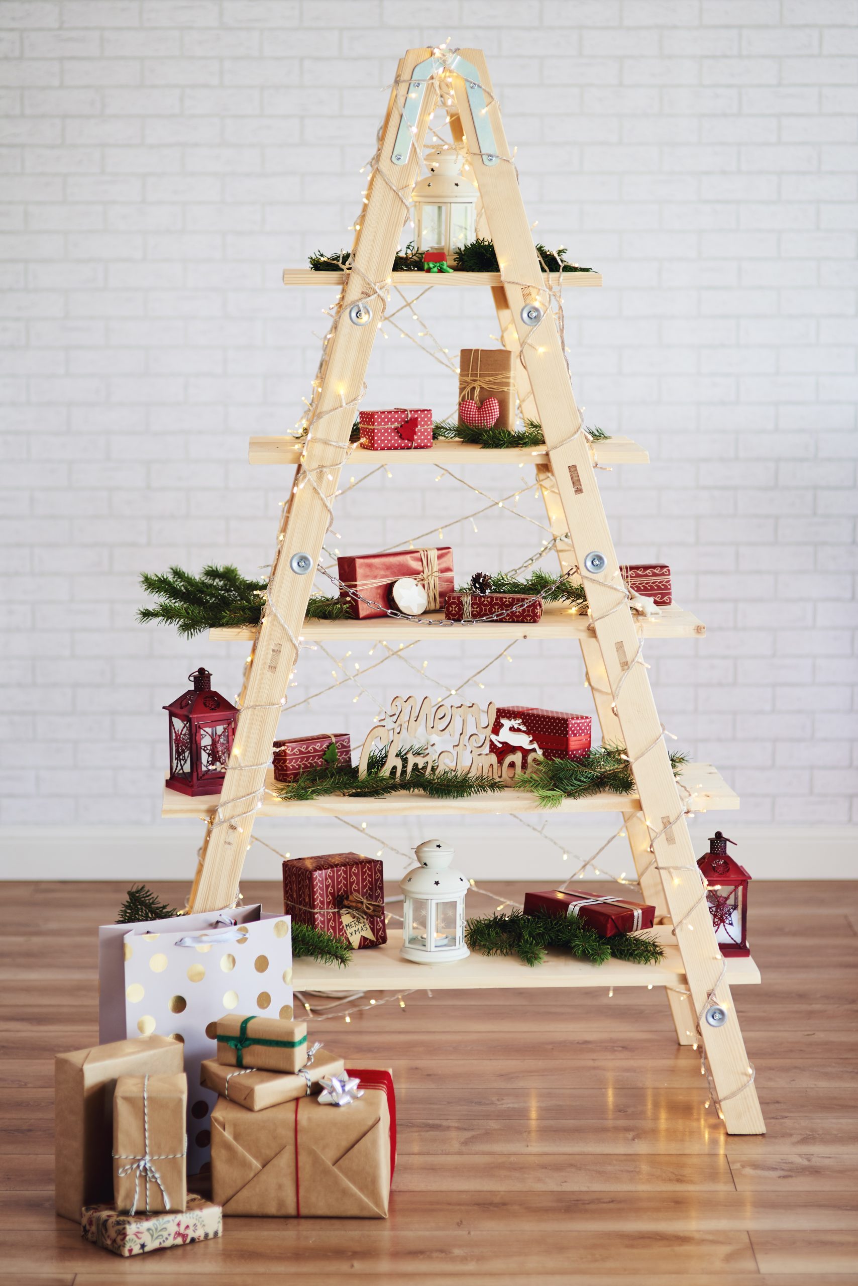 Christmas Tree Corner Shelf